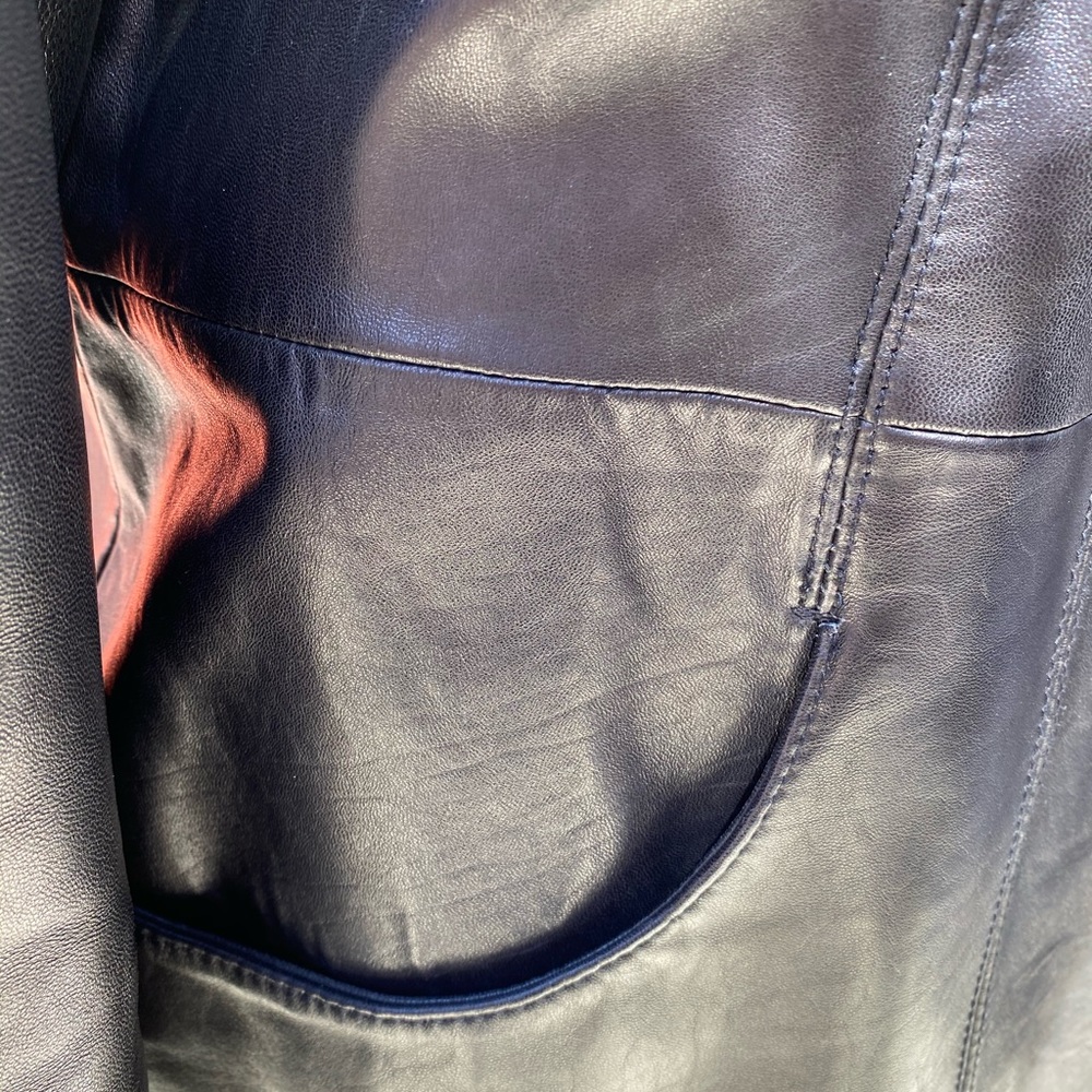 Leather jacket - Picture 4 of 9